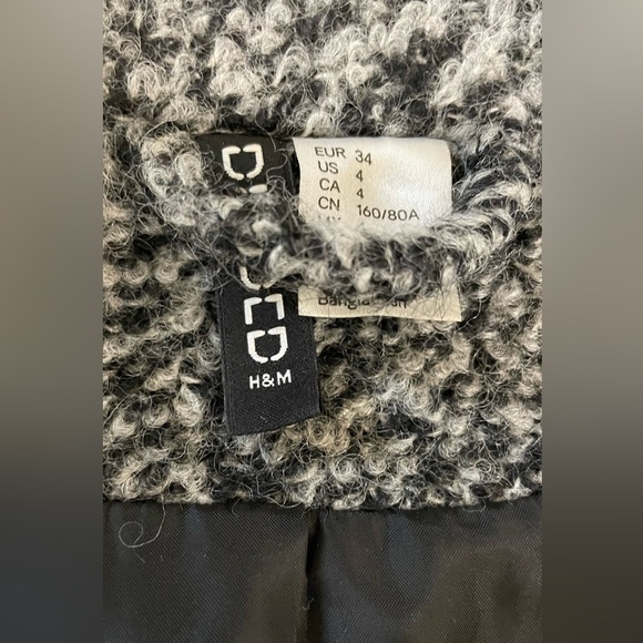 H&M grey cozy warm zip up coat with big collar and pockets - Picture 7 of 10